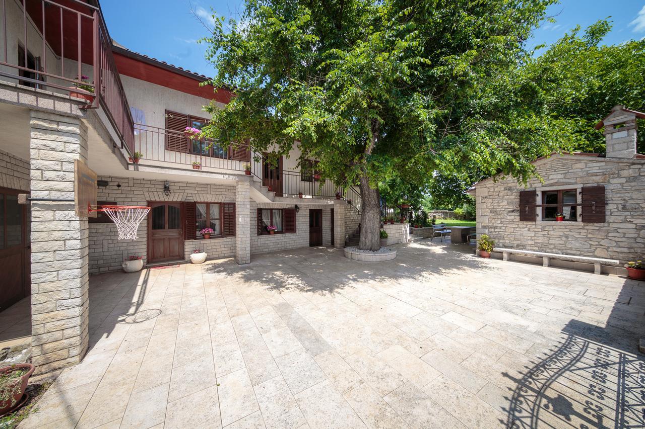 Apartments Mirjana 1655 Kanfanar Esterno foto