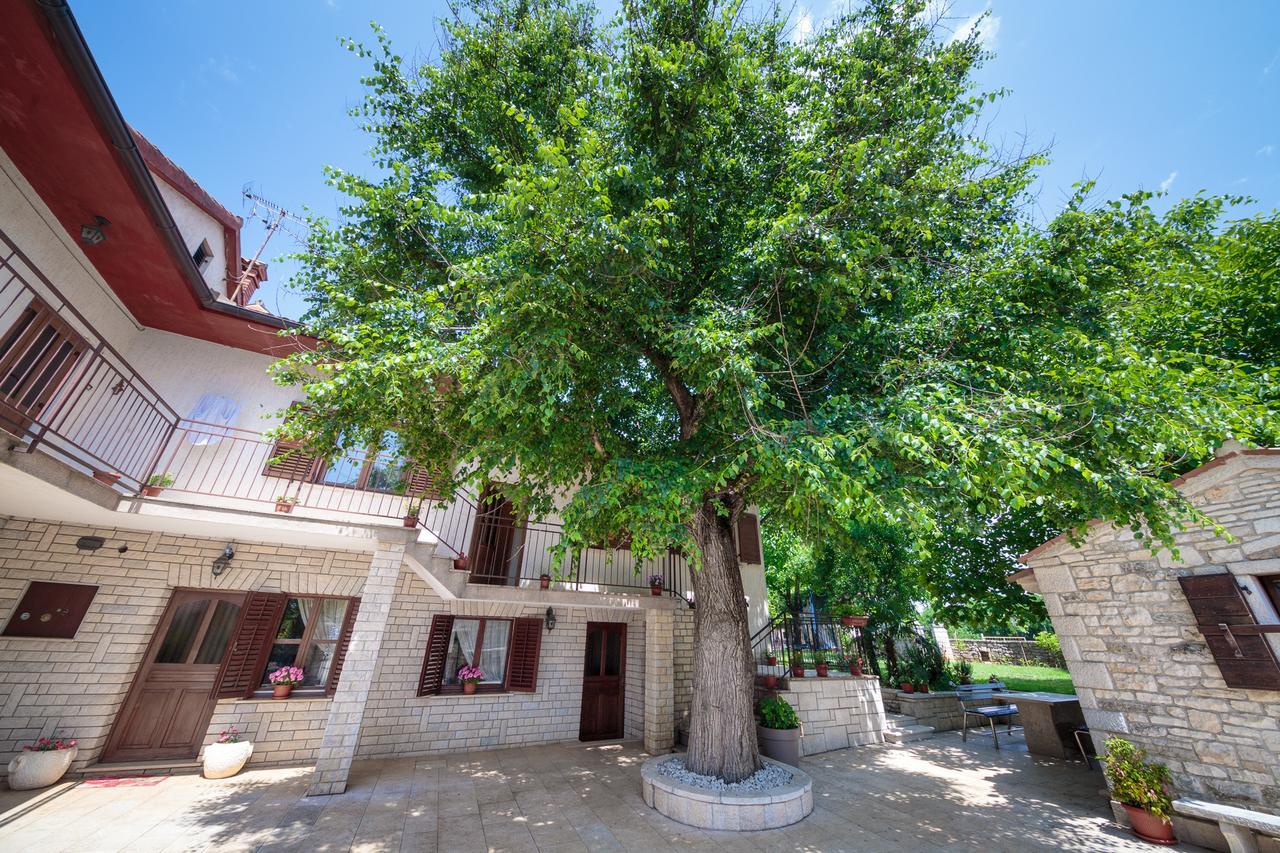 Apartments Mirjana 1655 Kanfanar Esterno foto