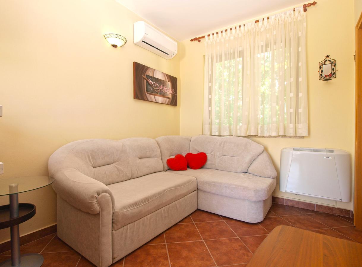 Apartments Mirjana 1655 Kanfanar Esterno foto