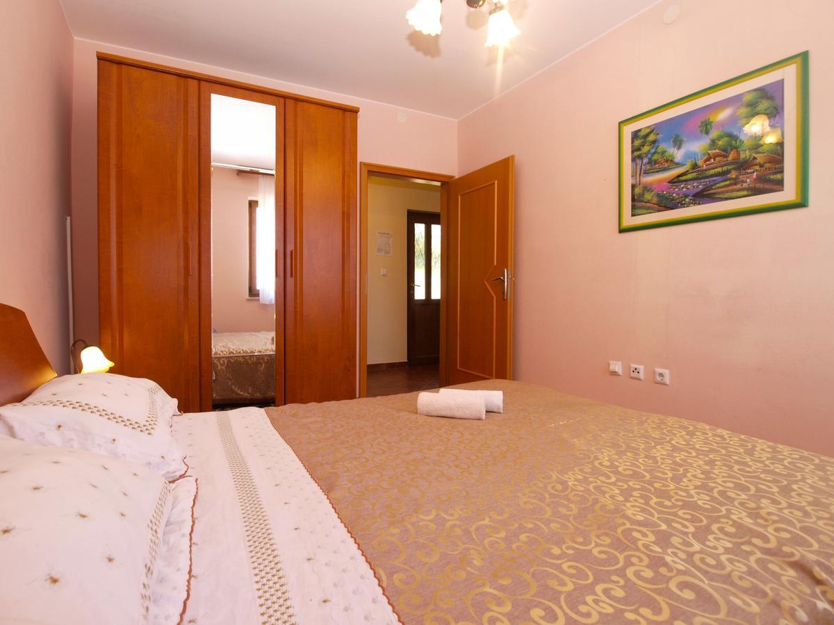 Apartments Mirjana 1655 Kanfanar Esterno foto