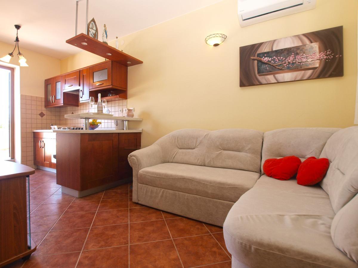 Apartments Mirjana 1655 Kanfanar Esterno foto